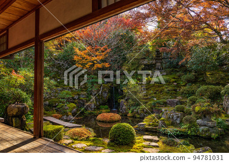 Autumn in Ohara, Kyoto Jikko-in with autumn leaves Kishin-en 94781031