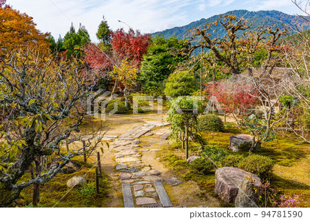秋天在京都大原,有秋葉的直光院 舊六閣院 秋天在京都大原,有秋葉的直光院 舊六閣院 94781590