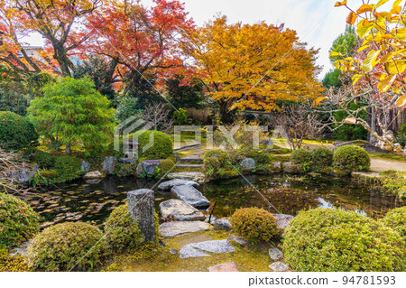 秋天在京都大原，有秋葉的直光院 舊六閣院 94781593