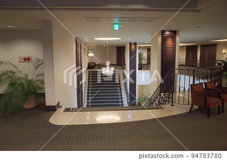 Stairs_Luke Plaza Hotel 94783780