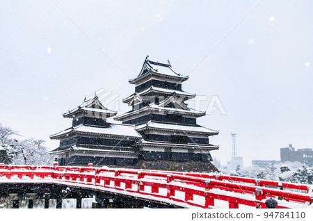 Matsumoto City, Nagano Prefecture Matsumoto Castle in the snow 94784110
