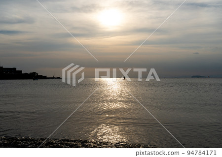 Sunset scenery of Zushi Beach in Kanagawa Prefecture Sunset scenery of Zushi Beach in Kanagawa Prefecture 94784171