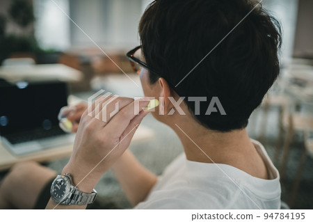 Coworking space users 94784195