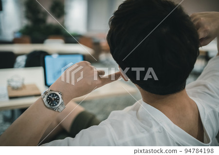 Coworking space users 94784198