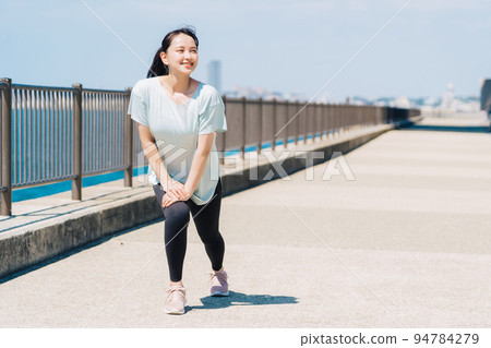 女人伸展 94784279