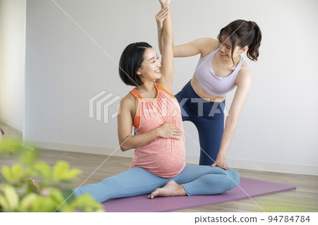 孕婦瑜伽運動圖片 94784784