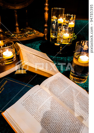蠟燭和書 蠟燭和書 94785395