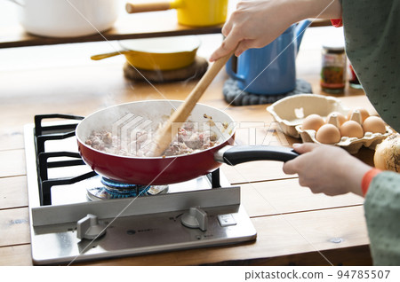 Image of a young woman making gapao rice 94785507