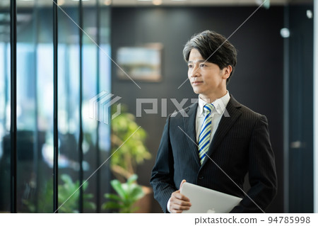 middle professional businessman middle professional businessman 94785998