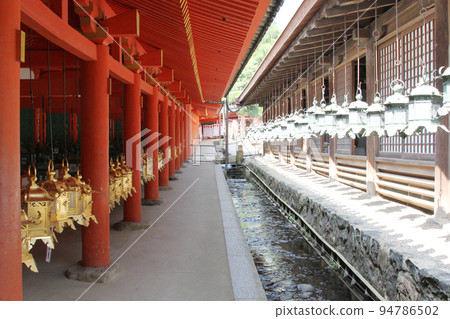 Kasuga Taisha Shrine, Nara Prefecture, Nara Kasuga Taisha, vermilion corridor, main hall 94786502