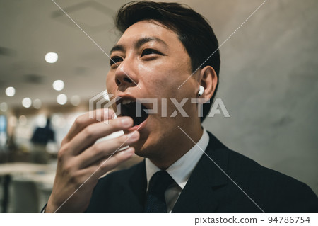 打哈欠 商務人士 商人 94786754