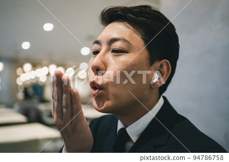 yawning, yawns, bad breath 94786758