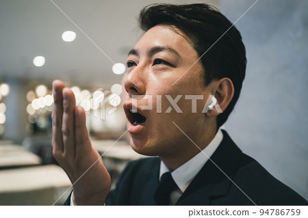 yawning, yawns, bad breath 94786759