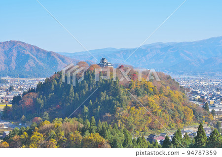 Echizen Ono Castle covered with fog 94787359