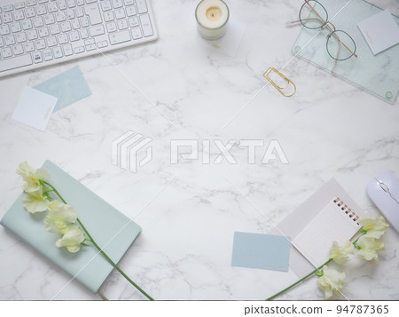 A workspace frame with small items in refreshing colors arranged on a marble desk 94787365