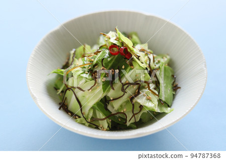 Salted kelp and cabbage salad 94787368