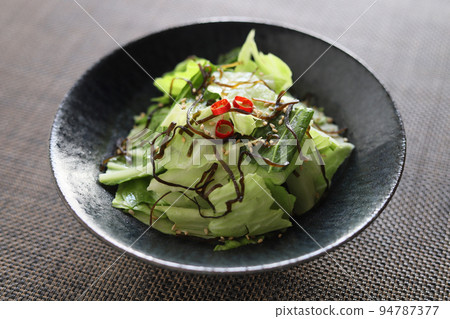 鹹海帶捲心菜沙拉 鹹海帶捲心菜沙拉 94787377