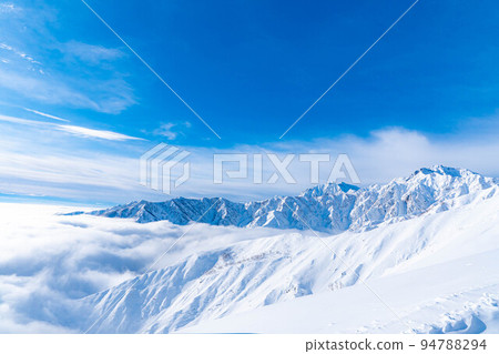 [Snow mountain material] Mountain climbing scenery of Mt. Karamatsu in winter [Nagano Prefecture] 94788294
