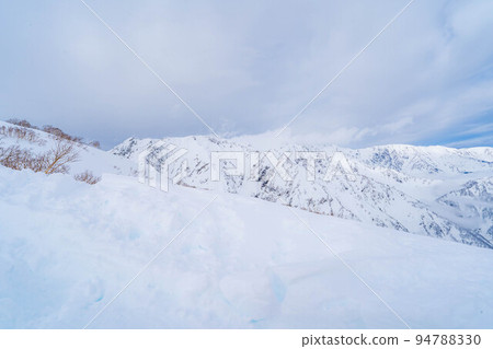 [雪山資料]冬天的唐松山登山風景[長野縣] 94788330