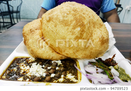 Chole Bhature 94789523