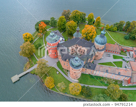 Aerial view of Swedish 16 th century Gripsholm castle located in Mariefred Sodermanland Aerial view of Swedish 16 th century Gripsholm castle located in Mariefred Sodermanland 94791214
