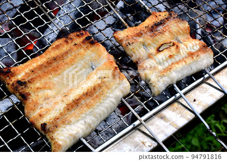 Bake kabayaki on the barbecue grill 94791816