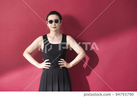 woman in black sunglasses woman in black sunglasses 94793790