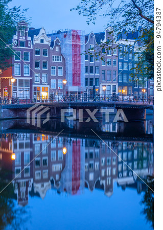 Morning Reflections of Amsterdam Houses and Bridge Morning Reflections of Amsterdam Houses and Bridge 94794387