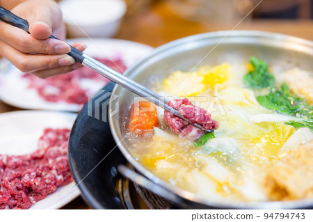 Chinese Hot Pot with vegetable and beef 94794743