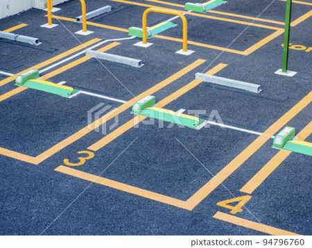 Parking lot/Car-less coin parking 94796760