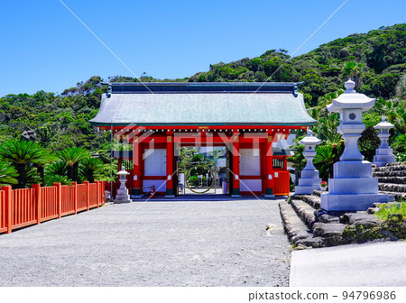 Udo Shrine jutting out into the Nichinan Coast (Nichinan City, Miyazaki Prefecture) 94796986