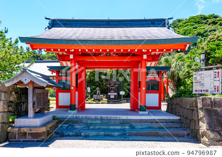 Udo Shrine jutting out into the Nichinan Coast (Nichinan City, Miyazaki Prefecture) 94796987