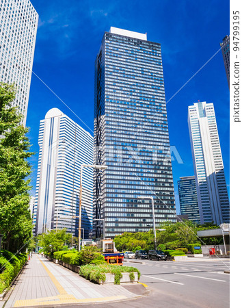 新宿副中心垂直構圖 94799195