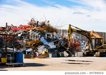 Waste recycling business Heavy equipment power shovel 94799858