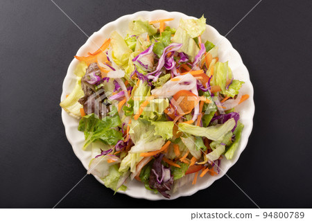 10 items of leaf mixed salad 10 items of leaf mixed salad 94800789