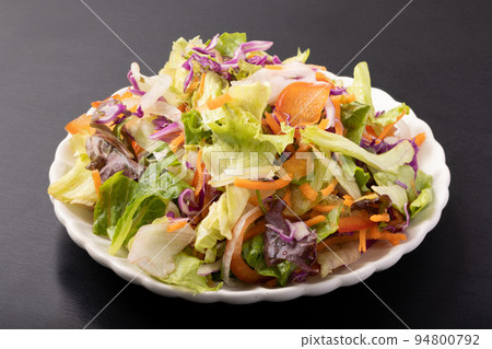 10 items of leaf mixed salad 10 items of leaf mixed salad 94800792