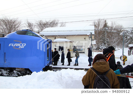 特急北斗(Kiha 281系列原型車)因車輛故障在赤井川站臨時停靠 特急北斗(Kiha 281系列原型車)因車輛故障在赤井川站臨時停靠 94800912