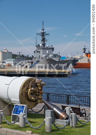 Transport ship "Kunisaki" and battleship "Mutsu" main gun 94801486