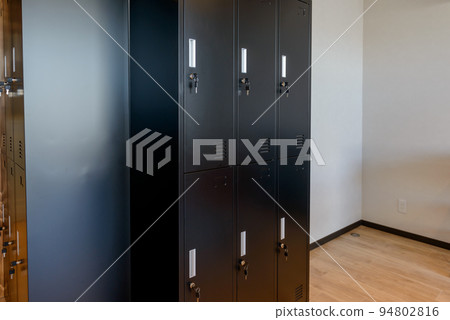 locker with key 94802816
