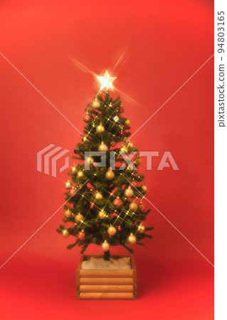 Christmas tree ornament shine 94803165