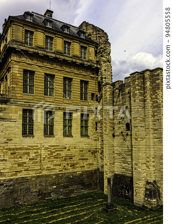 French royal fortress in the town of Vincennes 94805558