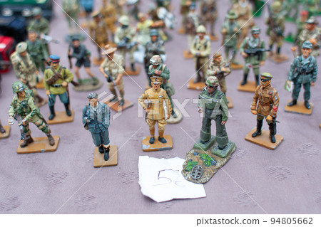 Soldier found at a flea market in Paris 94805662