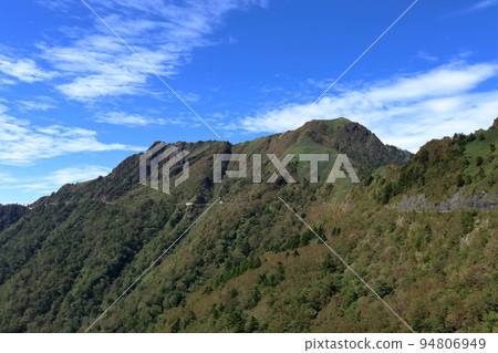 Kamigamori Autumn sky viewed from Kamigamori Road (Kochi Prefecture, Ehime Prefecture) 94806949