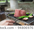 Charcoal-grilled wagyu rump meat and grilled vegetables 94806976