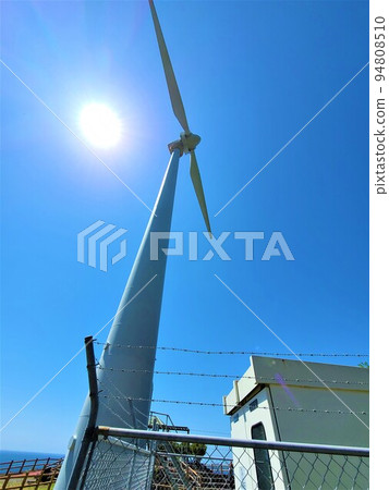 面向東海的長島町的風車（通過島上的風能和太陽能混合發電完全自給自足） 94808510