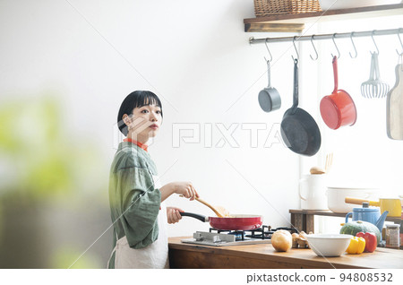 Young woman cooking 94808532