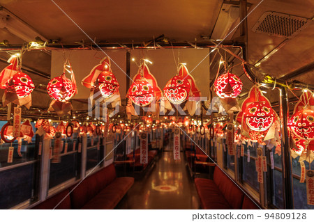 Konan Railway Owani Line Goldfish Neputa Train (Aomori Prefecture) Inside the car at sunset 94809128