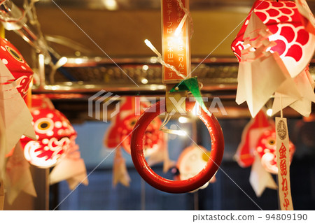 以蘋果和岩木山為靈感的扶手（Goldfish Neputa Train） 94809190