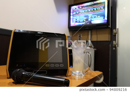 Karaoke to enjoy alone 94809216