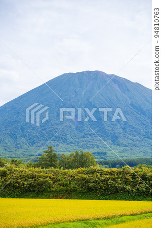 Mt. Yotei, an active volcano whose conical shape is similar to Mt.Fuji and is also called Ezo Fuji|Hokkaido Mt. Yotei, an active volcano whose conical shape is similar to Mt.Fuji and is also called Ezo Fuji|Hokkaido 94810763